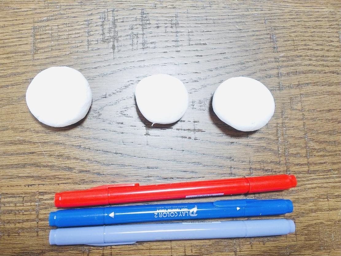 ダイソー粘土 ふわっと軽いねんど を色付けして遊ぶ方法 水性ペン編 Gu Gu Life