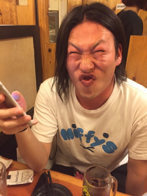 多弦ギターの阪上直樹
