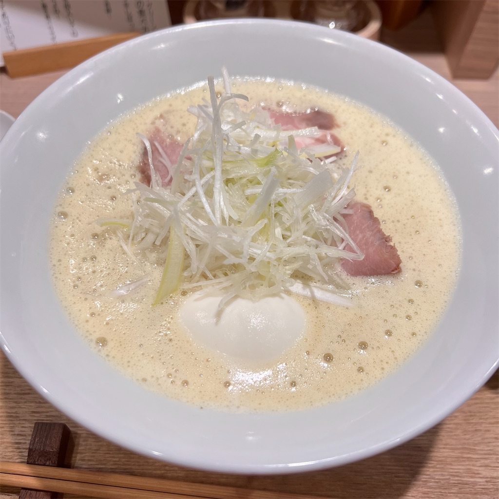 ラーメン激戦区である西中島南方で「ぴ！」のラーメンに出逢う。鶏白湯