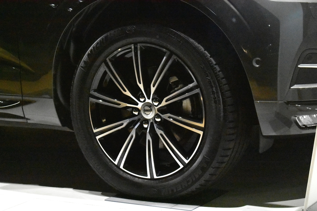いかつい 車 ホイール かっこいい Kuruma