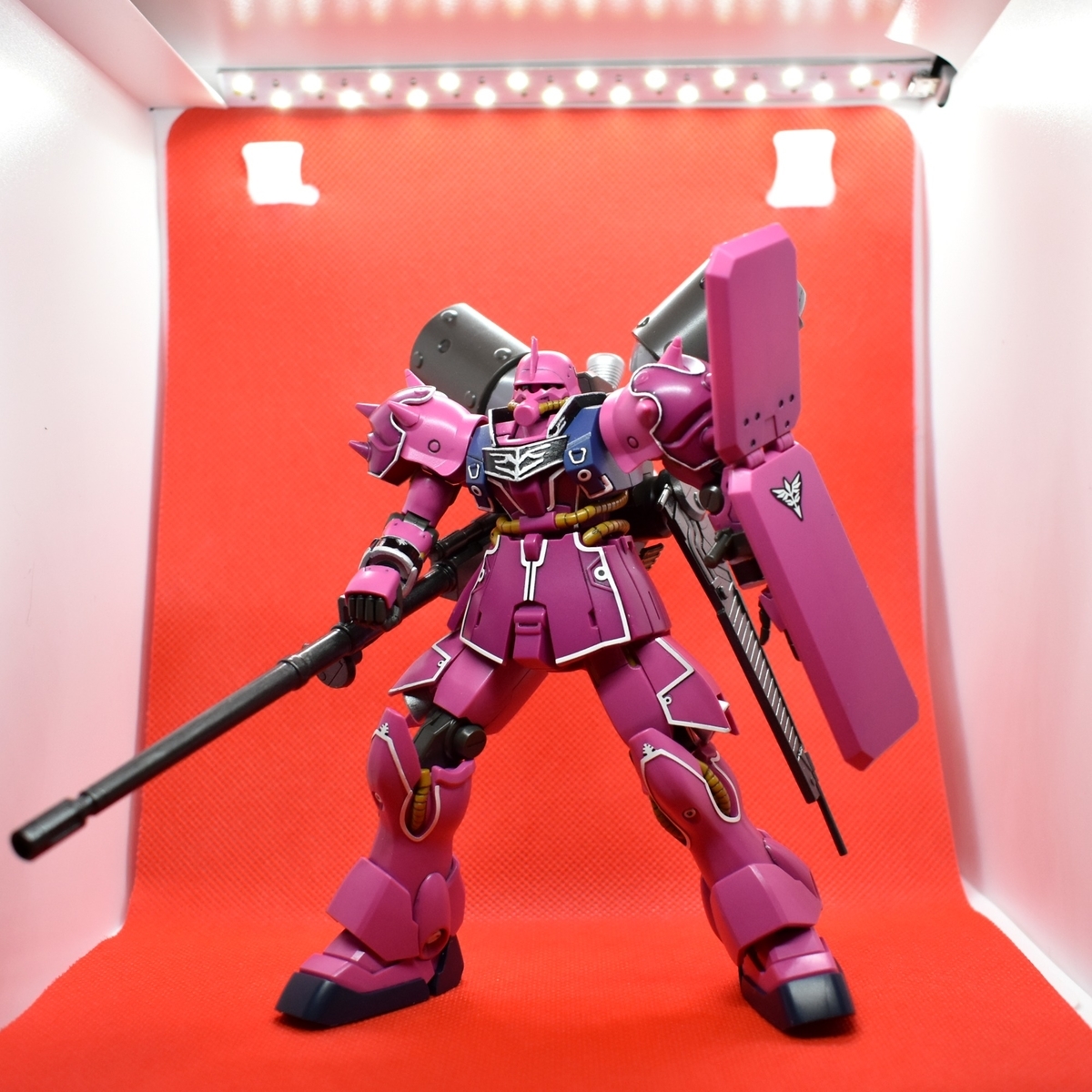 ガンプラを撮影ボックスで撮影