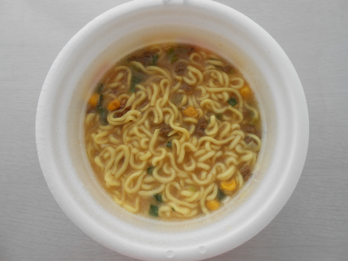 スーパーカップ 3種のチーズ入り 味噌チーズ味ラーメン 具材