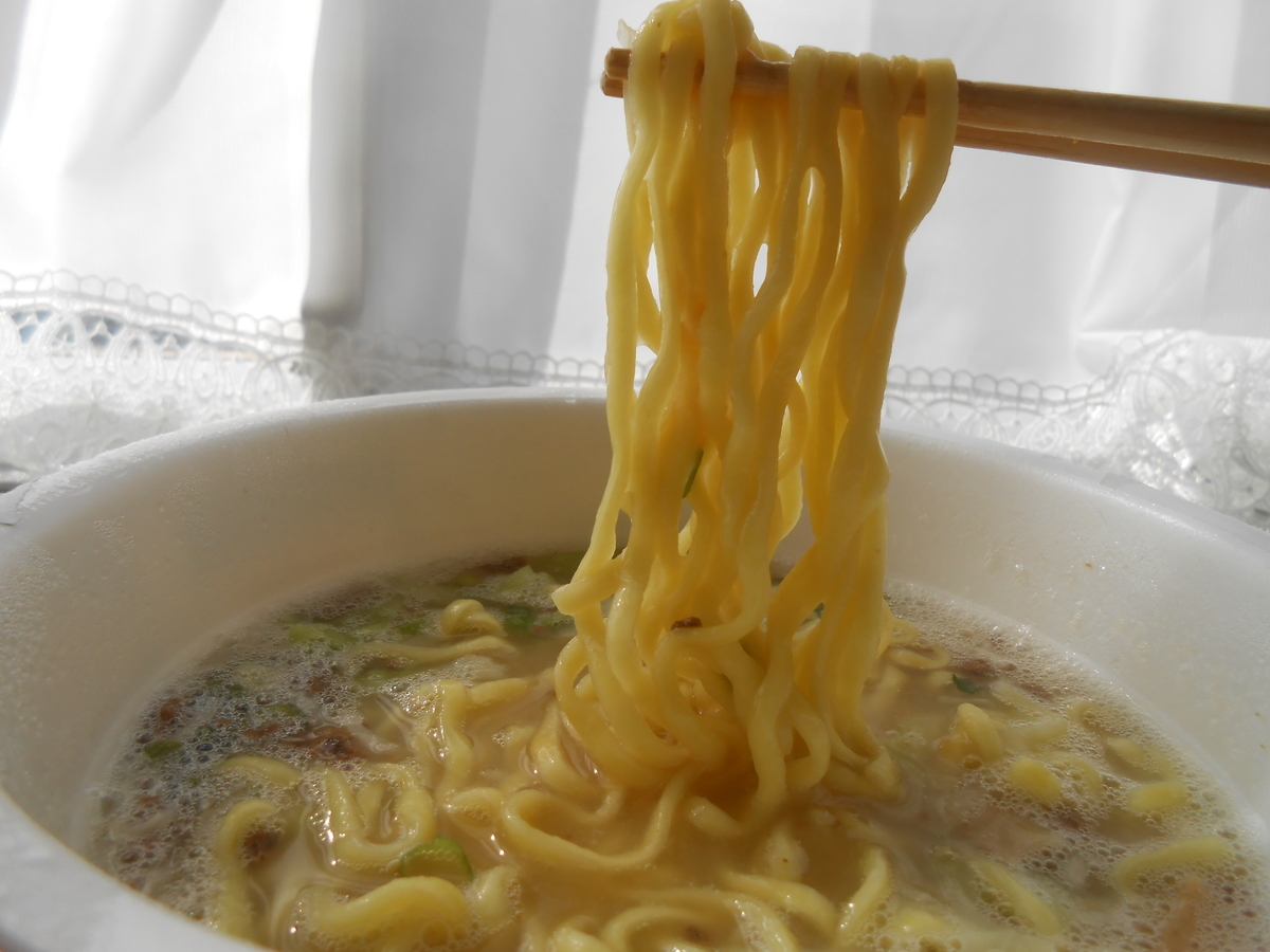 麺処 花田 濃厚味噌ラーメン(カップ麺) 麺
