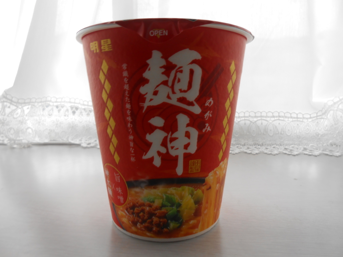 明星 麺神 めがみ 旨 味噌(カップ麺) 縦