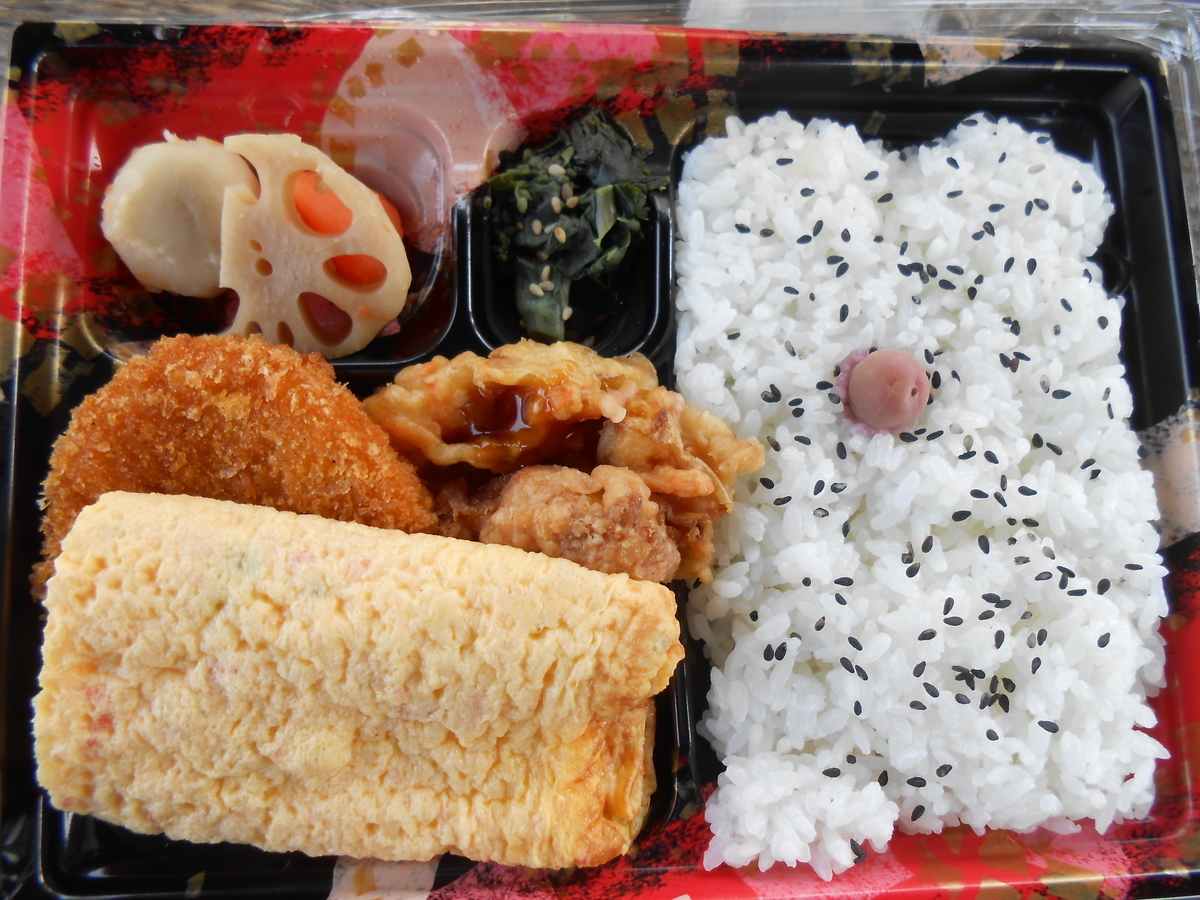 かに風味かまぼことネギのだし巻弁当 デイリーヤマザキ 開封後
