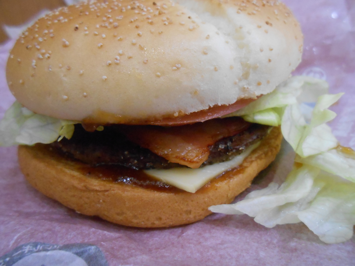 炙り醬油風 ベーコントマト肉厚ビーフ マクドナルド 側面