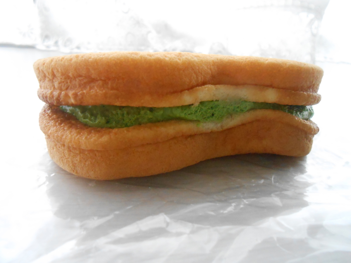 スフレワッフル（宇治抹茶＆おぐら） 銀座コージーコーナー 側面