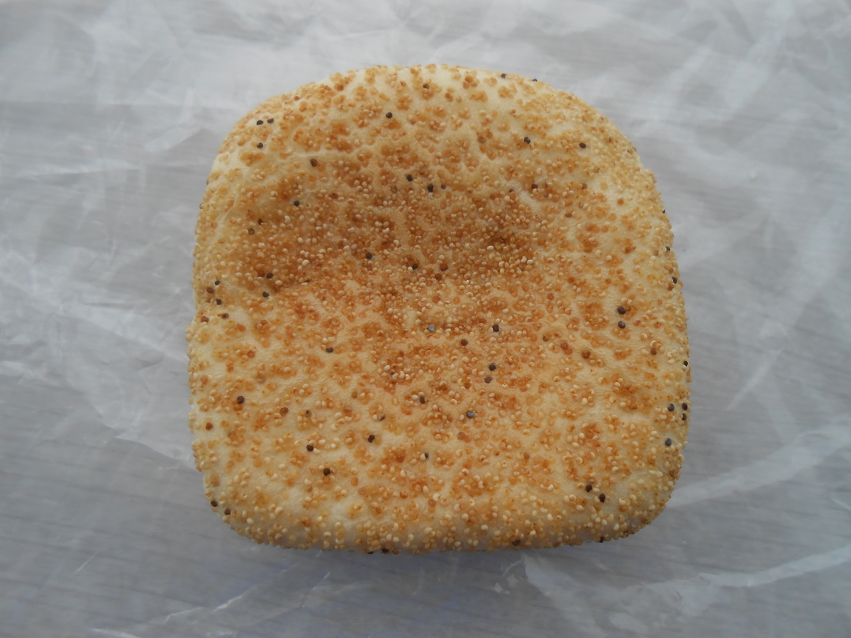 ローソン マチノパン おいもの角パン 開封後