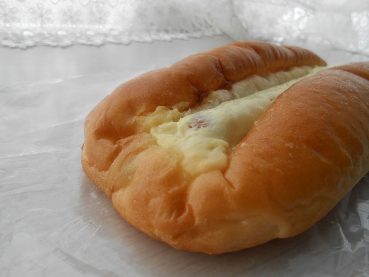 ヤマザキ まるごとソーセージ 側面