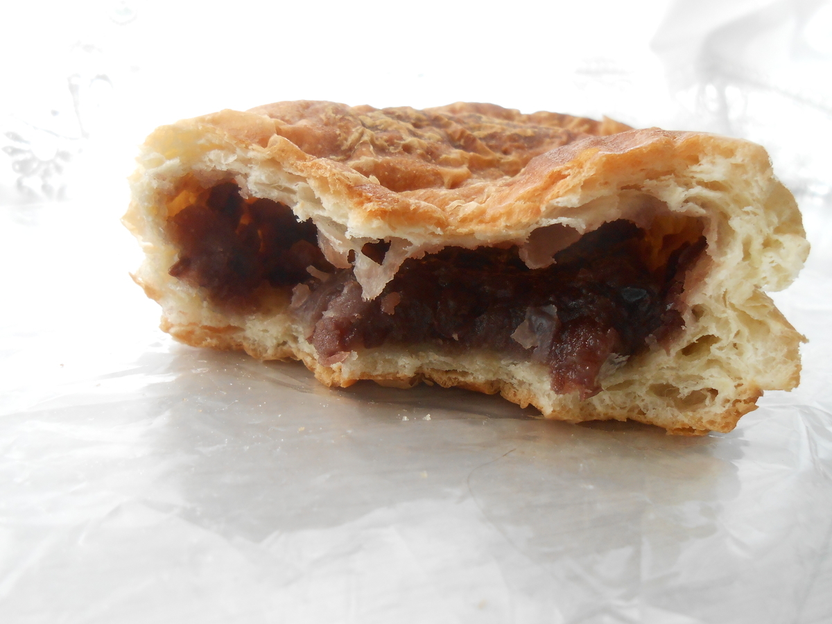 たっぷりつぶあんのたい焼きみたいなデニッシュ ファミマ 断面
