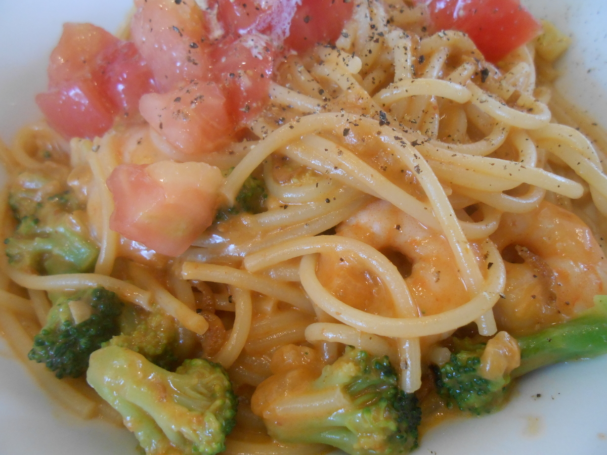 サイゼリヤ エビとブロッコリーのオーロラソースパスタ 麺・具材