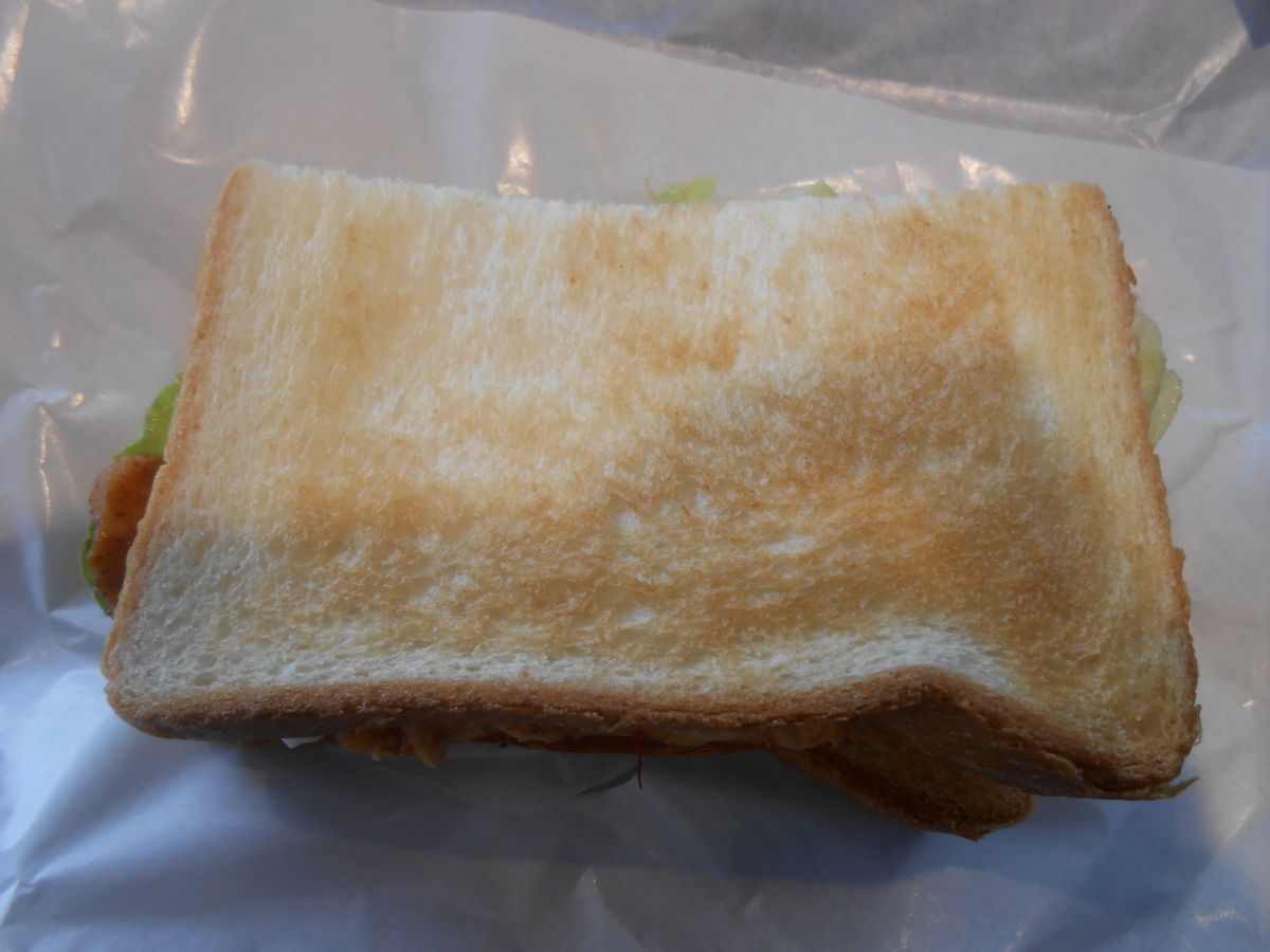 カフェドクリエ トーストサンド 宮崎日南どりのスパイシーチキン（テイクアウト） 開封後