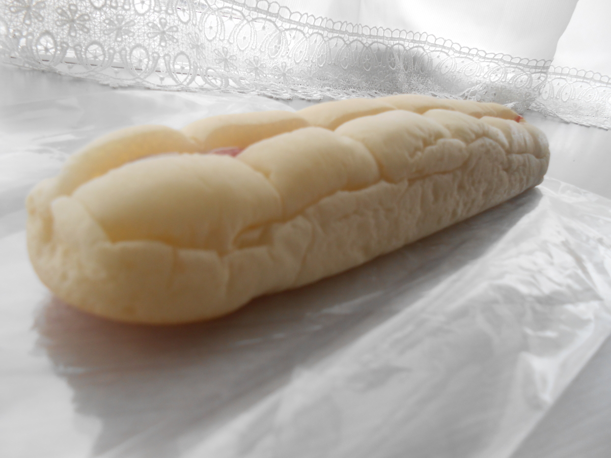 ながーいホイップサンド(いちごみるく) 側面