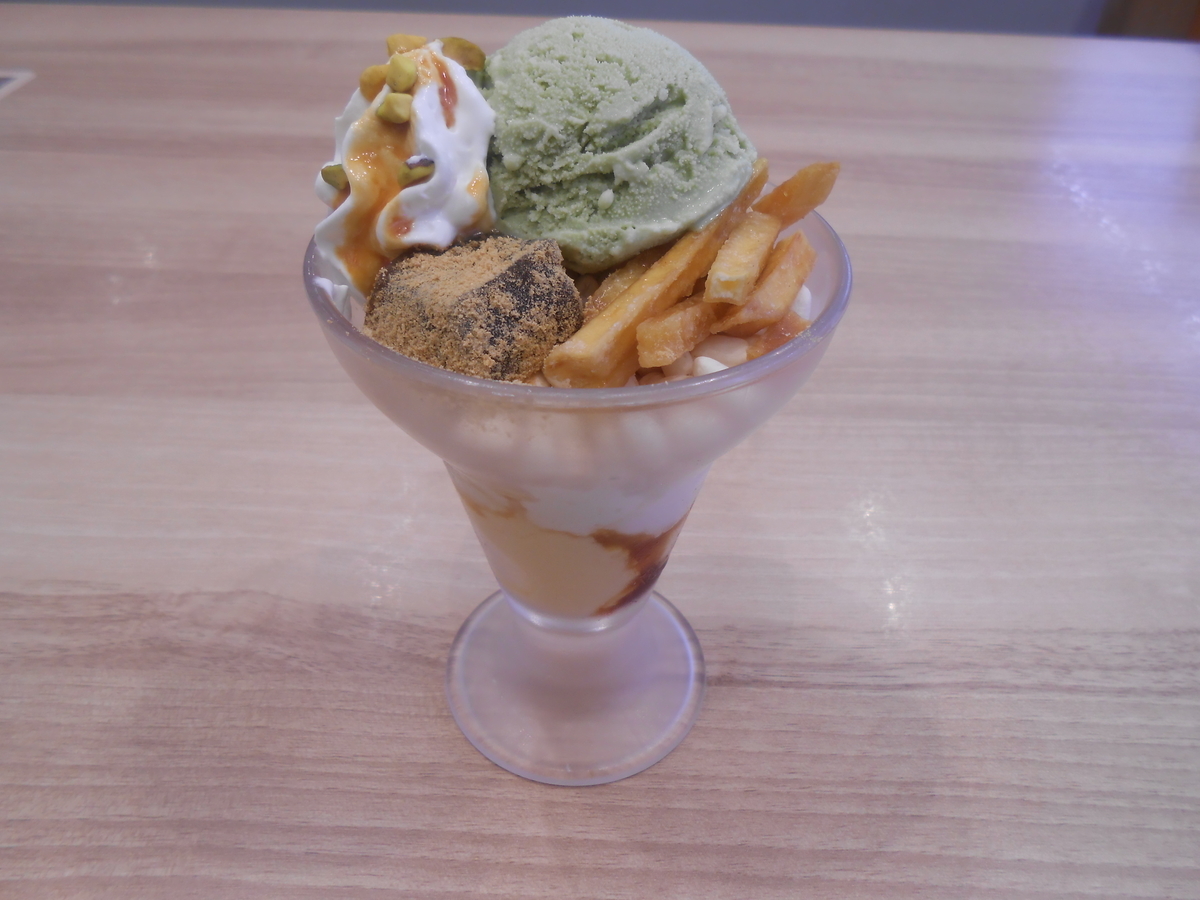 かっぱ寿司 濃厚ピスタチオアイスとお芋の秋色パフェ