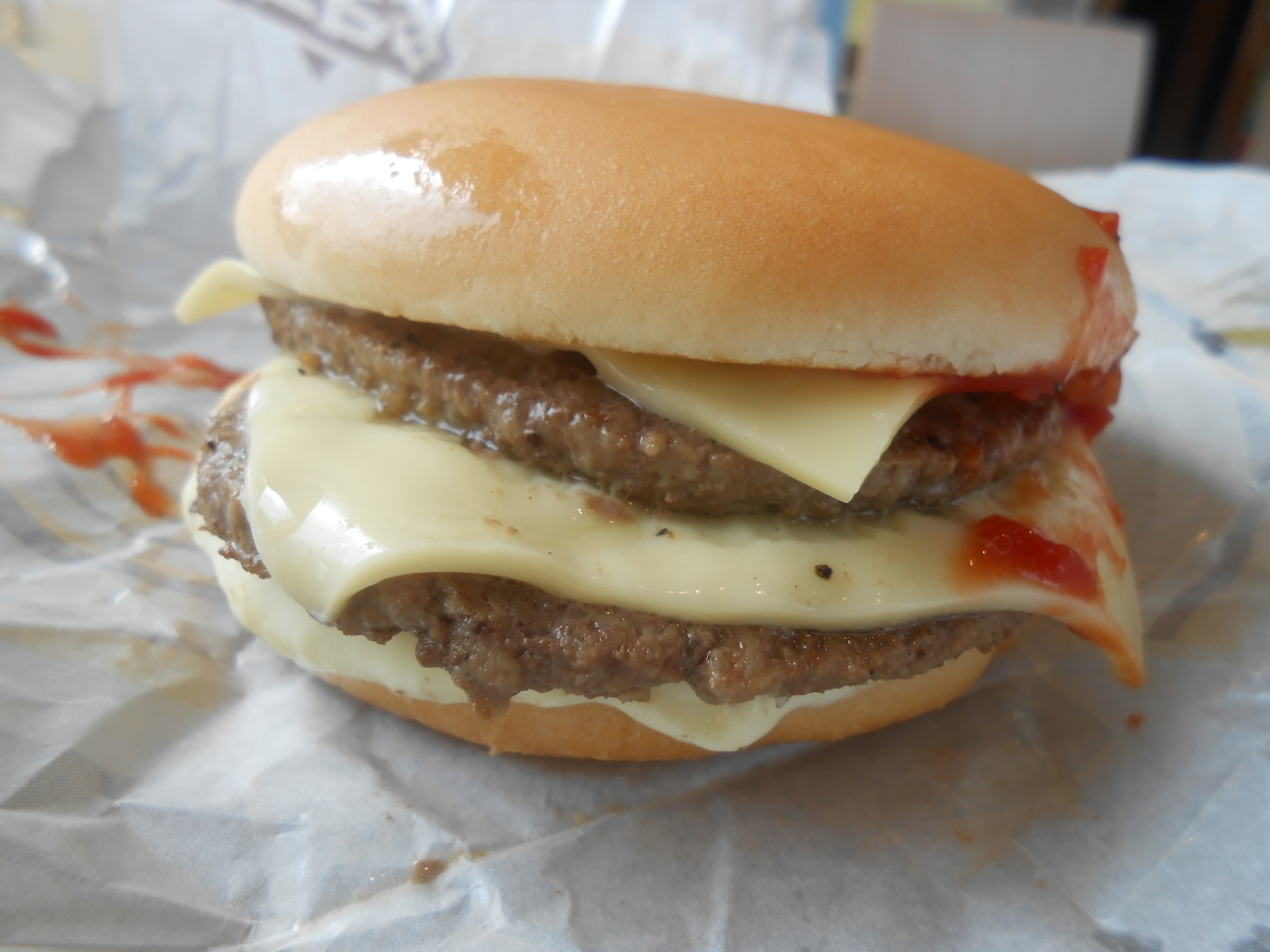 マクドナルド 濃厚白ダブチ 側面
