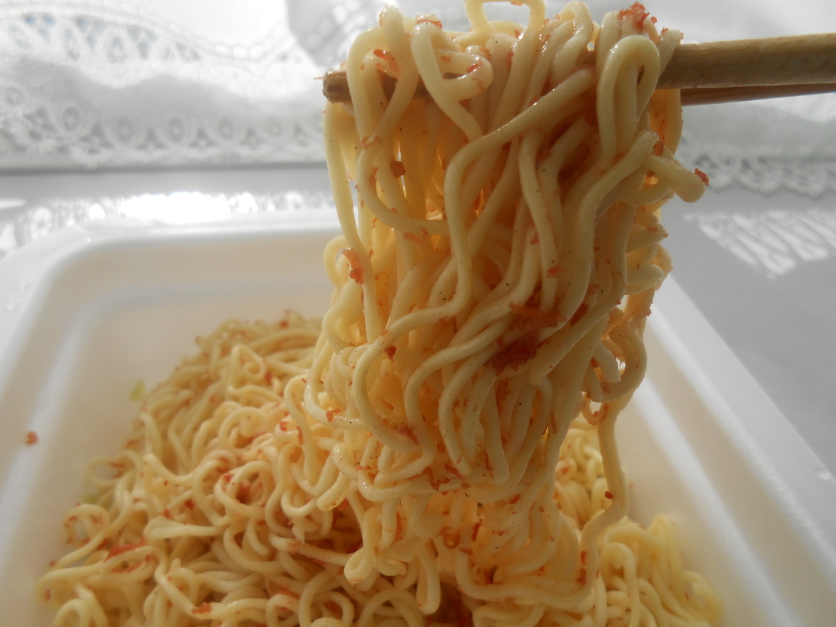 サンヨー食品 ノザキのコンビーフ味 塩焼そば 麺