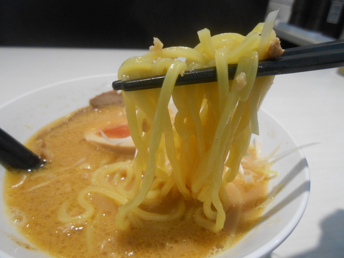 魚べい コク旨味噌ラーメン 麺
