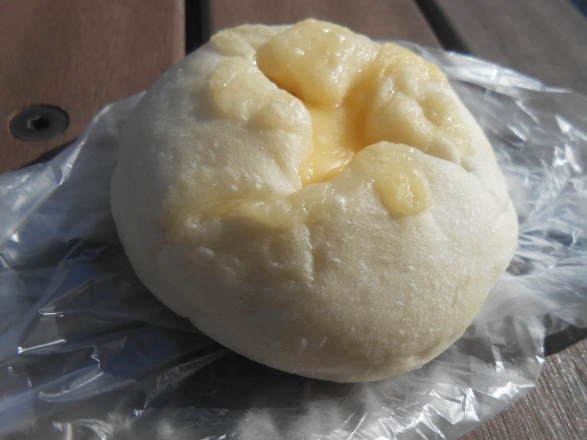 白いチーズパン 幸福堂 2