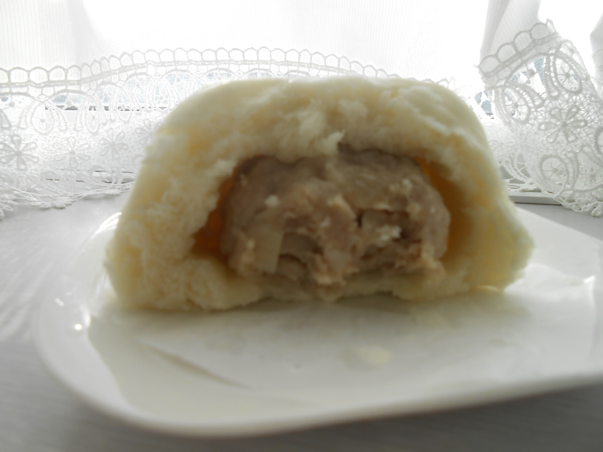 蓬莱本館 デラックス豚まん 断面