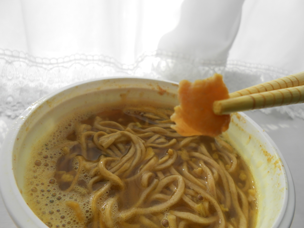 エースコック 山椒香るカレー肉そば チャーシュー