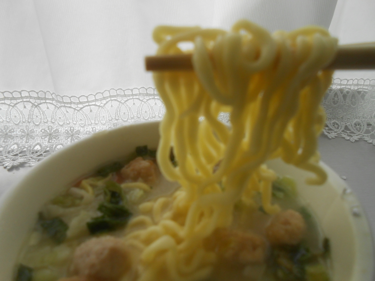 カップスター 博多水炊き風和ラーメン 麺