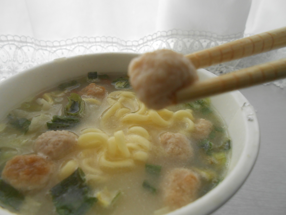 カップスター 博多水炊き風和ラーメン 鶏つみれ
