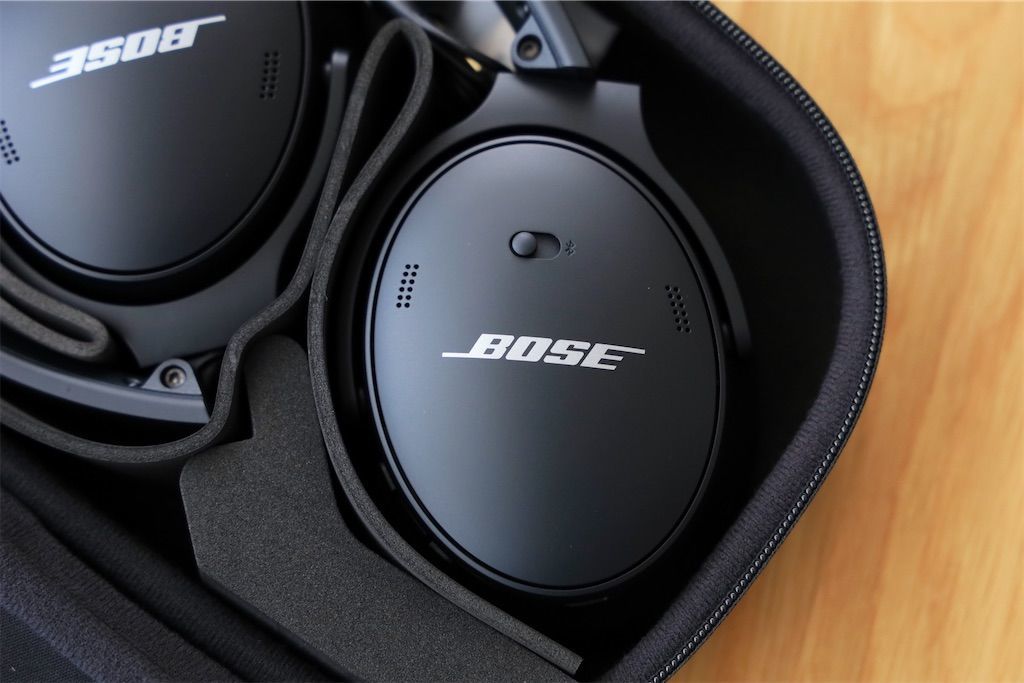 BOSE QC45 レビュー｜軽くて側圧弱め。つけっぱなしでも疲れません