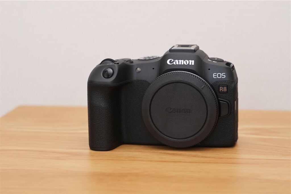 Canon EOS R8 本体　ゴミの混入、カビもなし Canon(キヤノン) EOS R8 発表！特徴や性能を旧モデル、ライバル