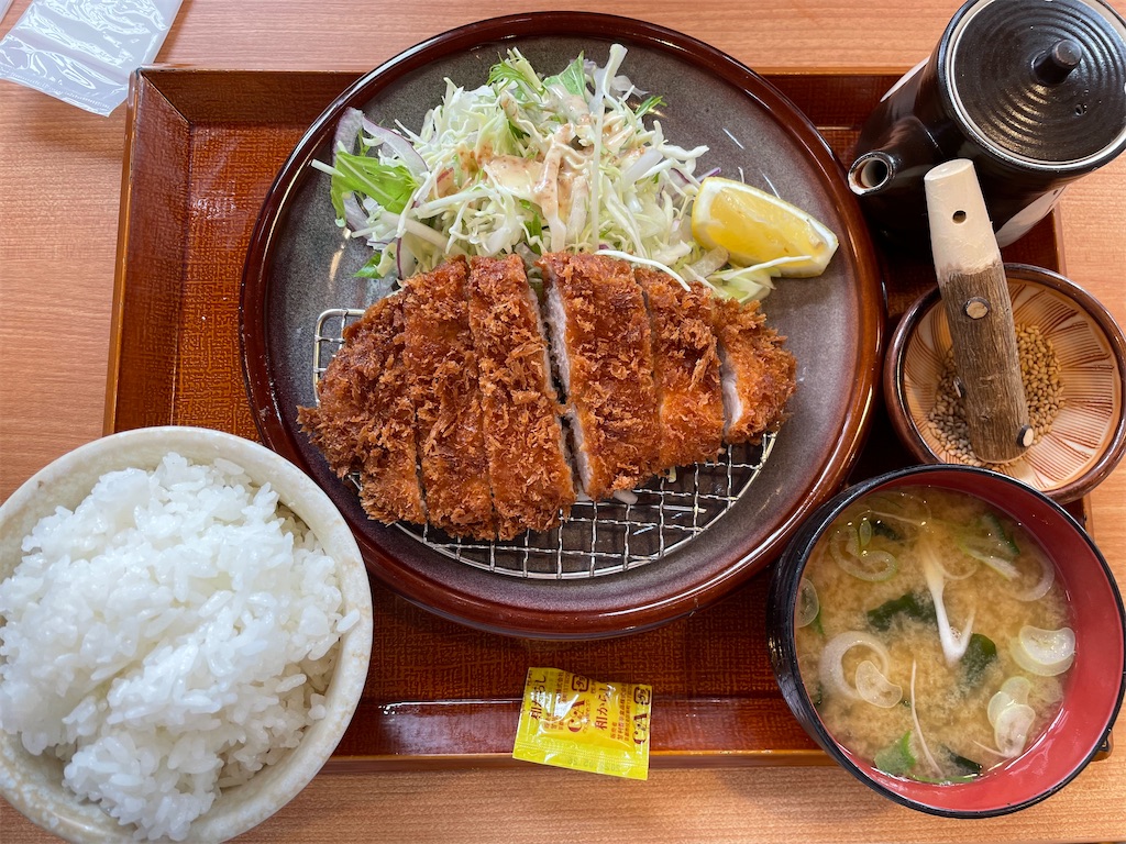 菜々家 の 豚ロースとんかつ定食 ぐるなbb