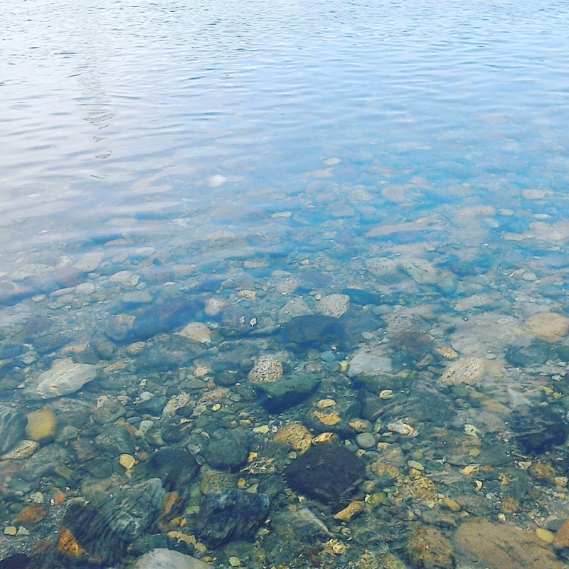 揺らぐ川面