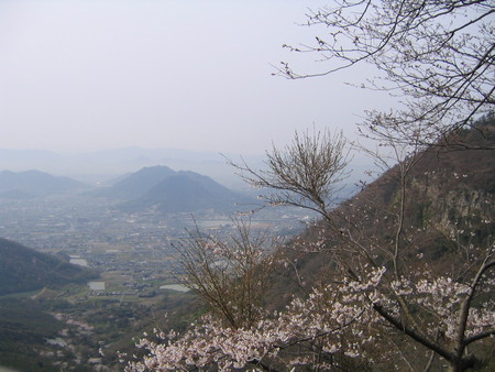 白峰寺へのへんろみちから讃岐平野をのぞむ