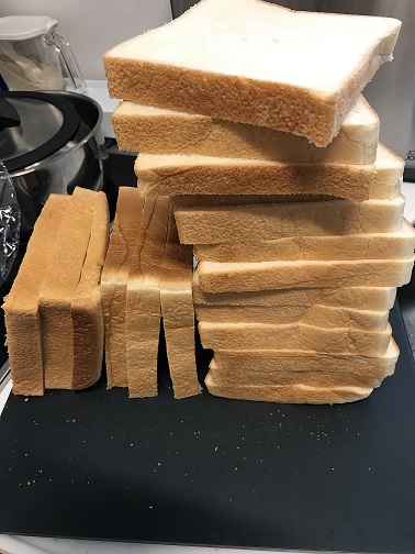 パンをカット