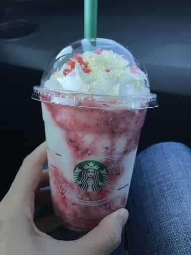 ラズベリーホワイトチョコレートフラペチーノ