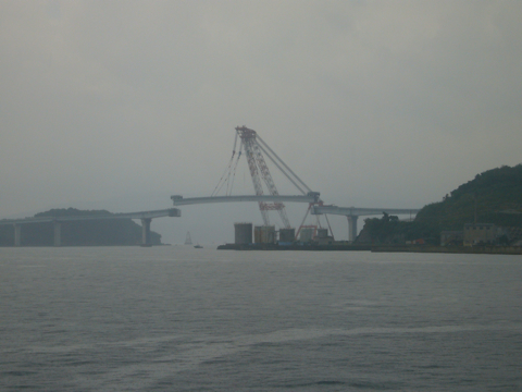 伊王島大橋の橋桁架設