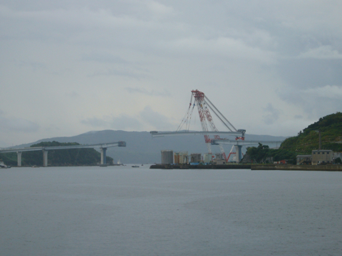 伊王島大橋の橋桁架設