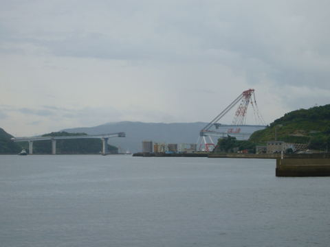 伊王島大橋の橋桁架設