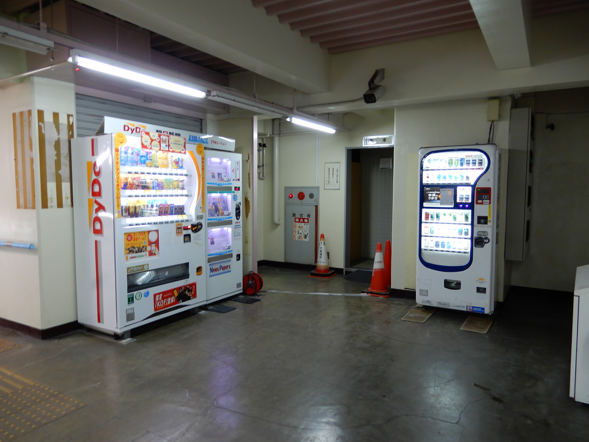 シャッターと自販機