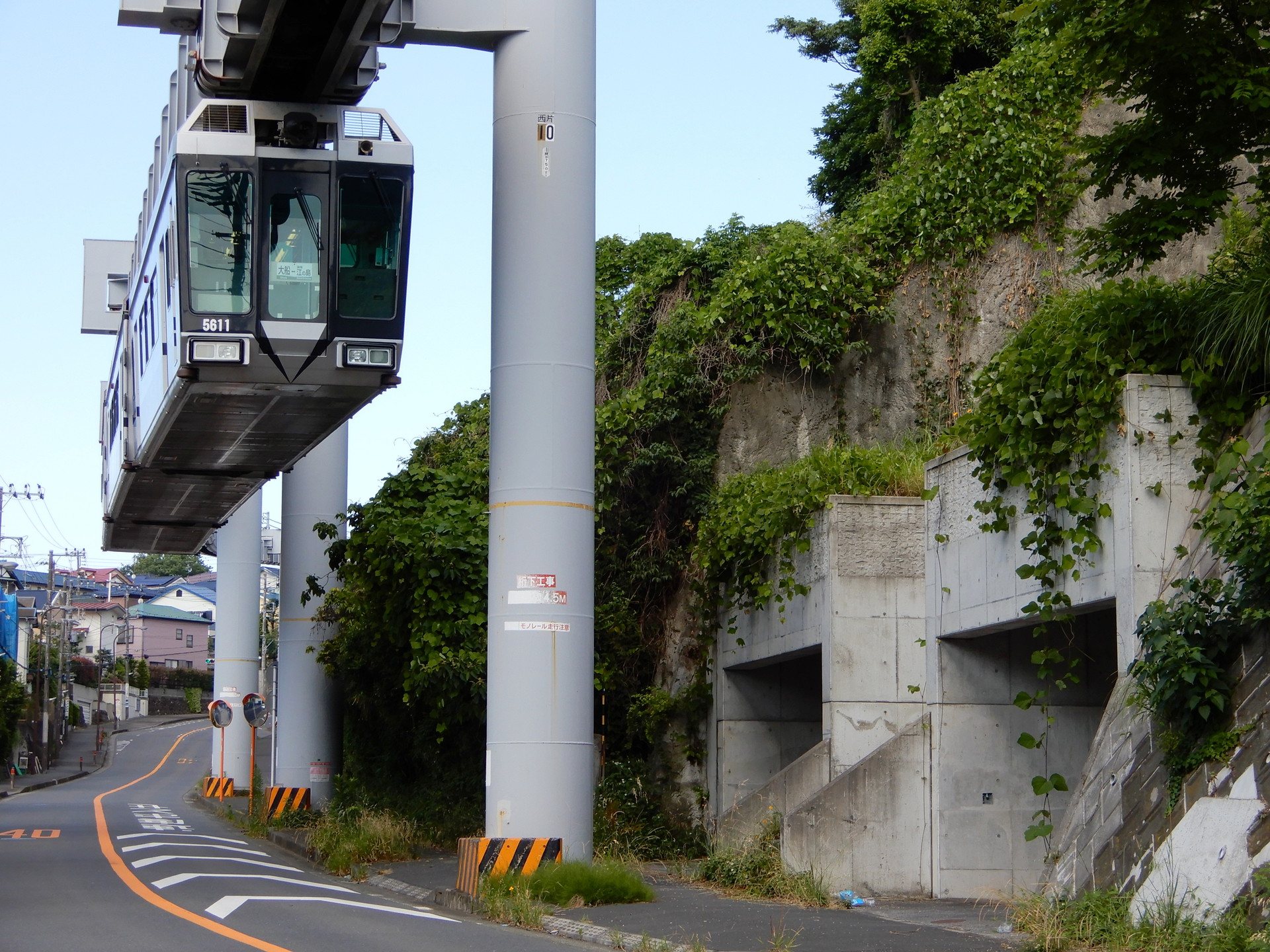 湘南モノレールと造成地