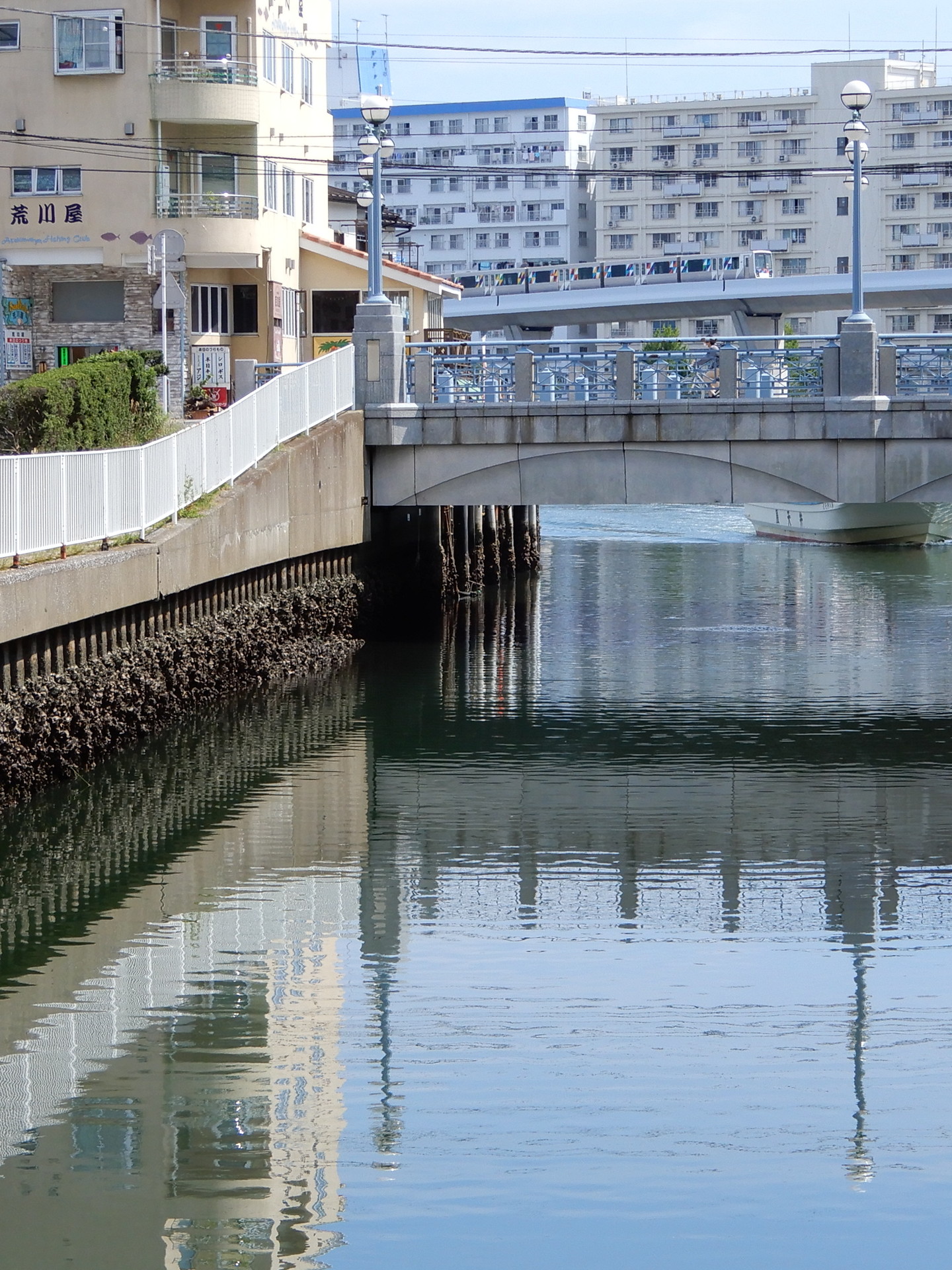 シーサイドライン 瀬戸橋付近にて