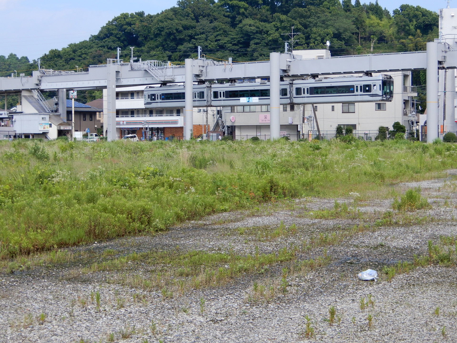 湘南モノレール5000系の5611編成