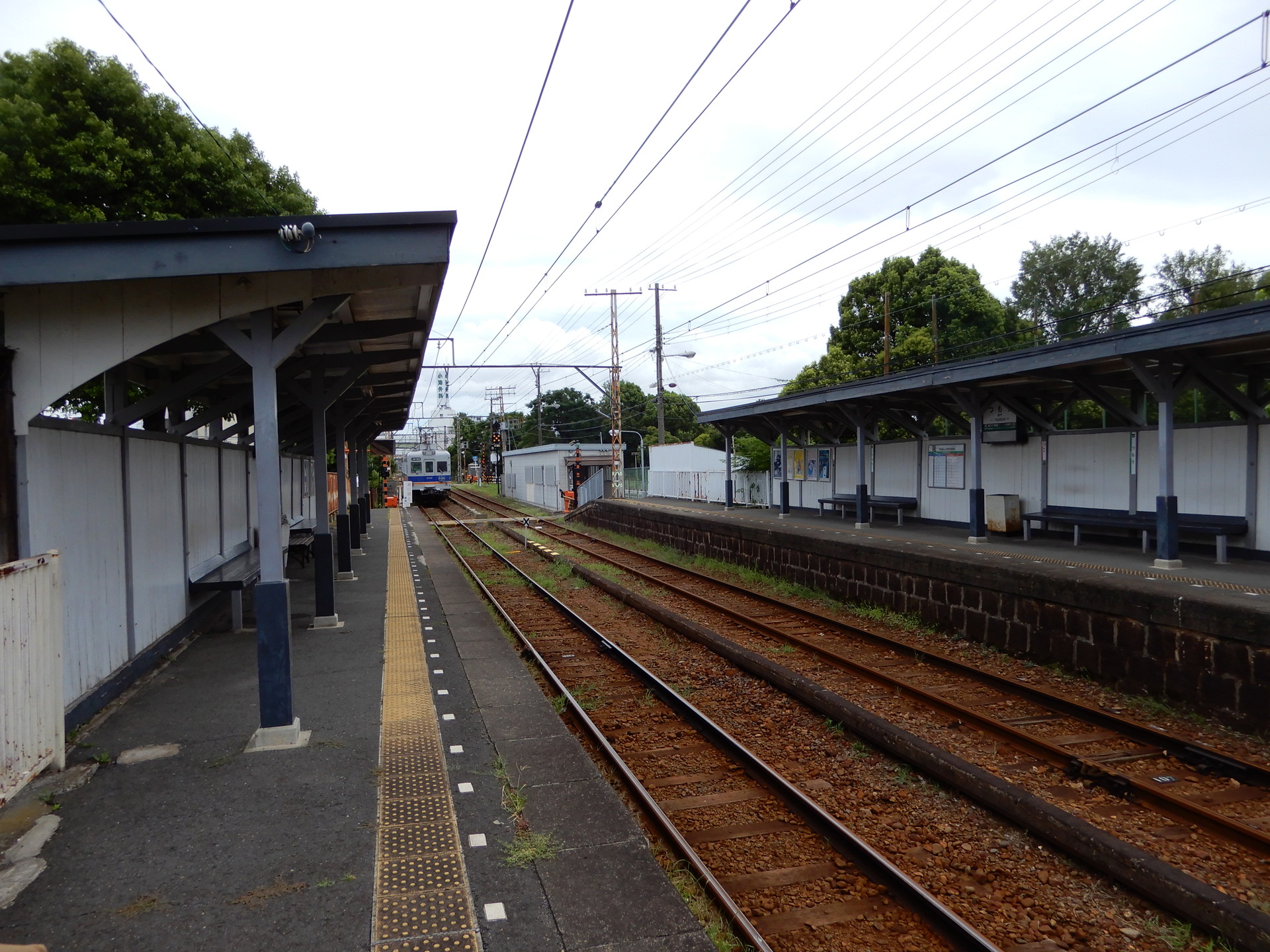 津守駅のホーム