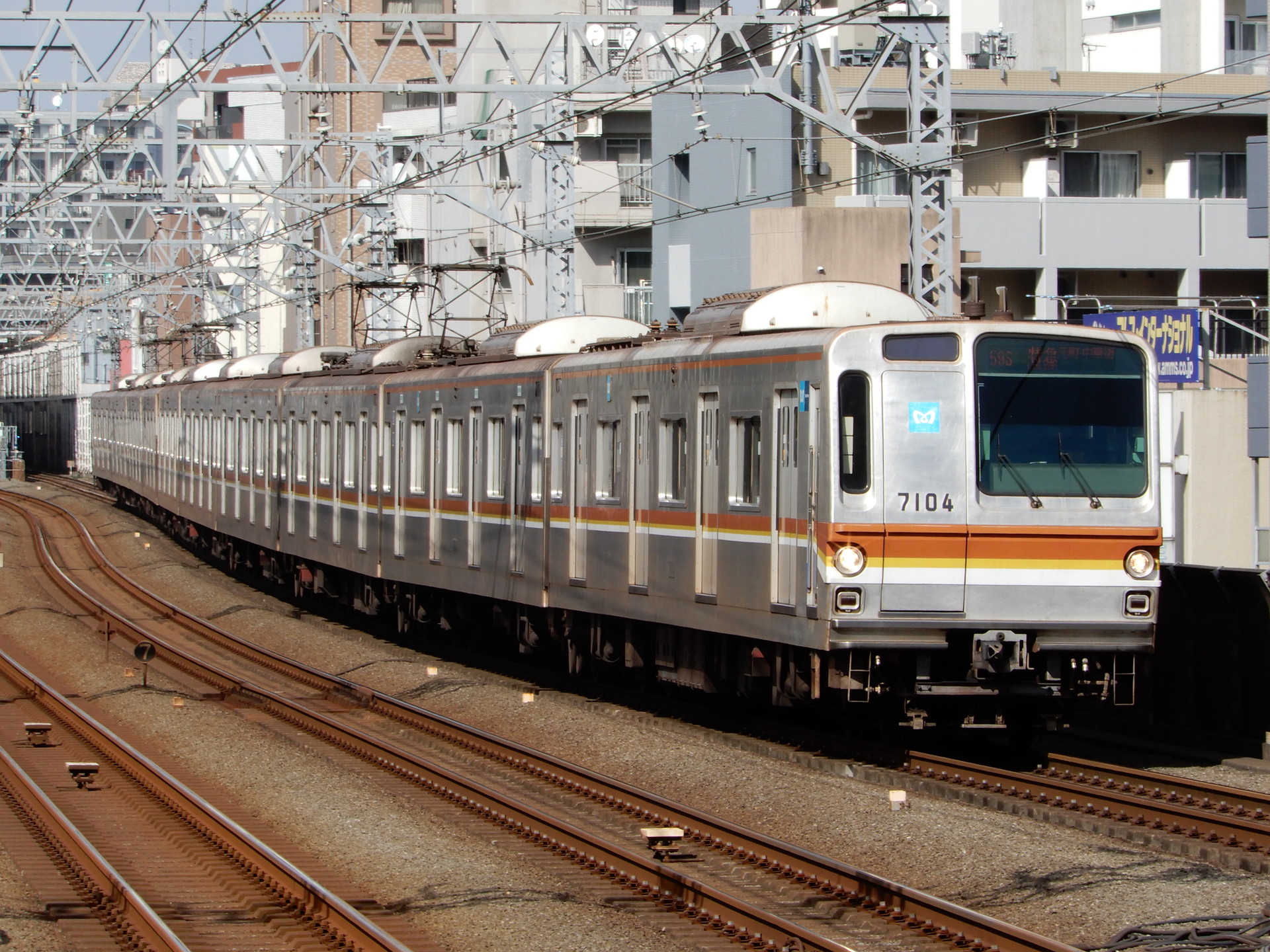 東京メトロ7000系04編成