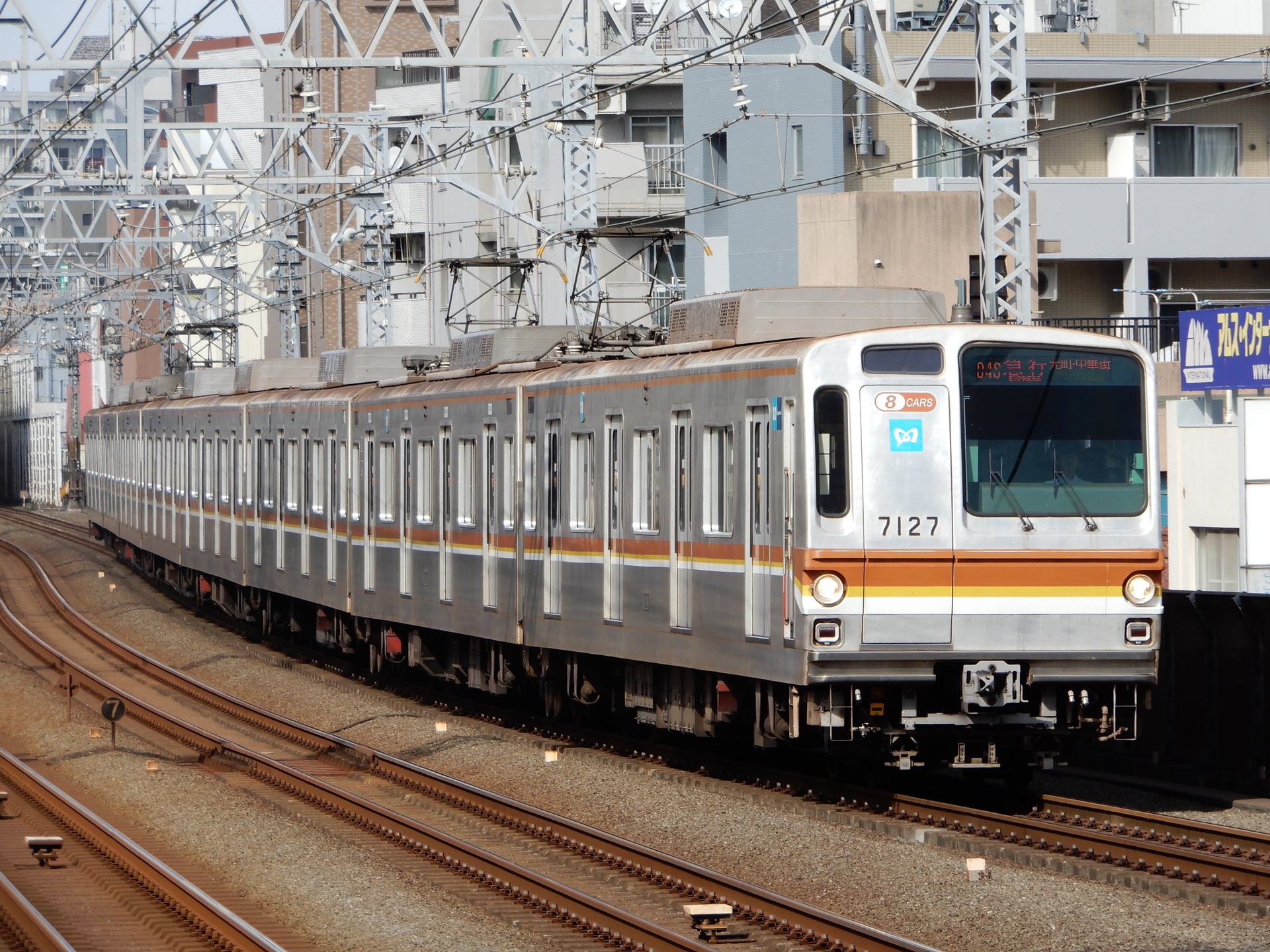 東京メトロ7000系27編成