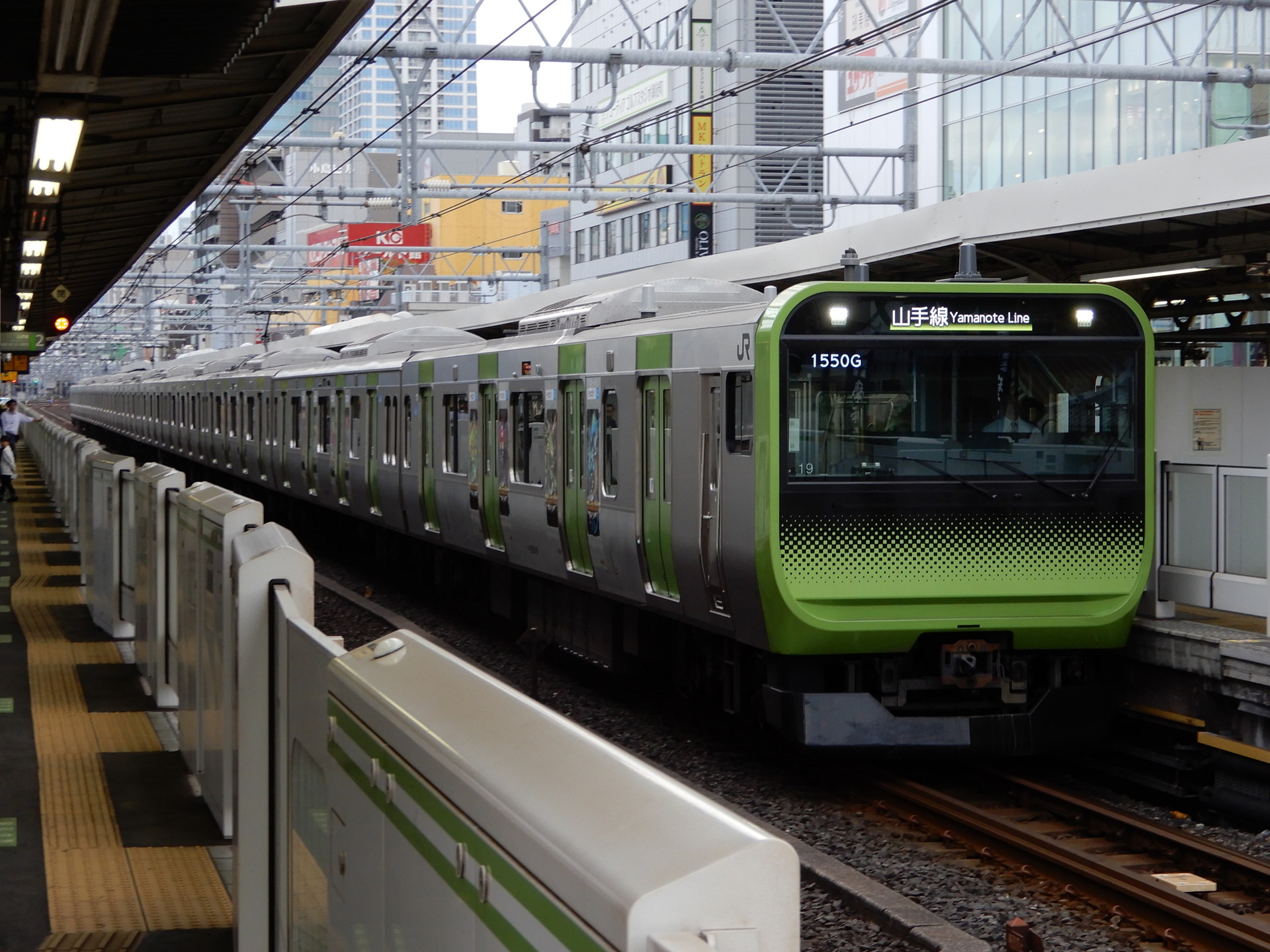 山手線のE235系トウ19編成