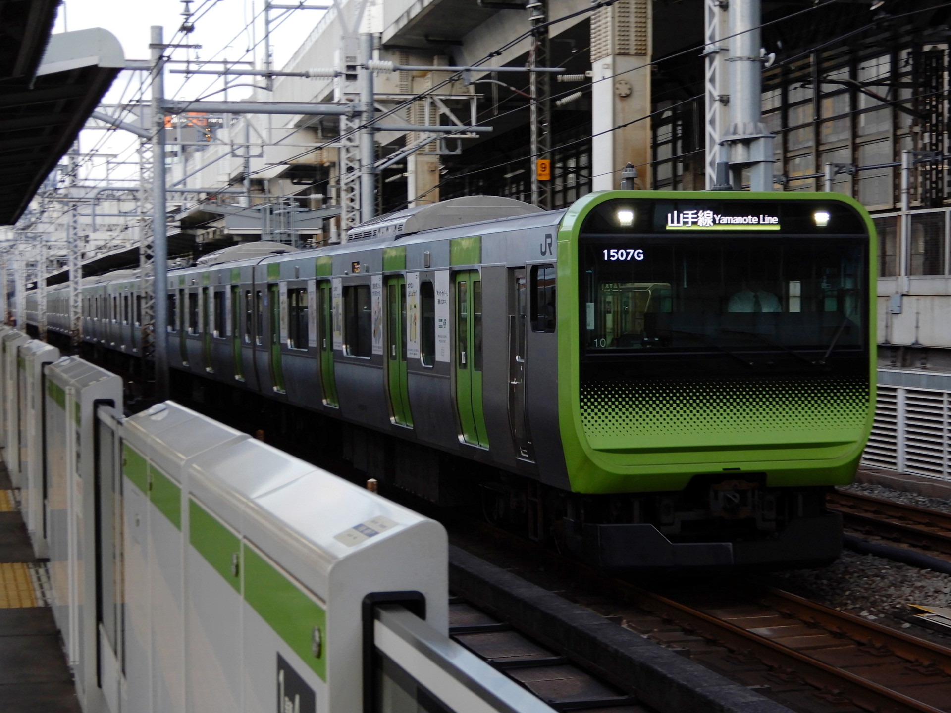 山手線のE235系トウ10編成