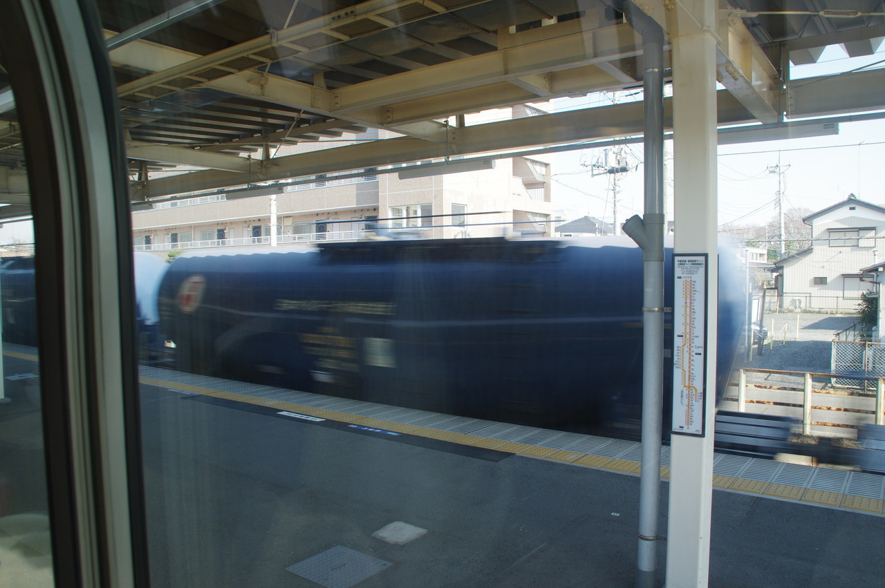 野木駅と通過貨物