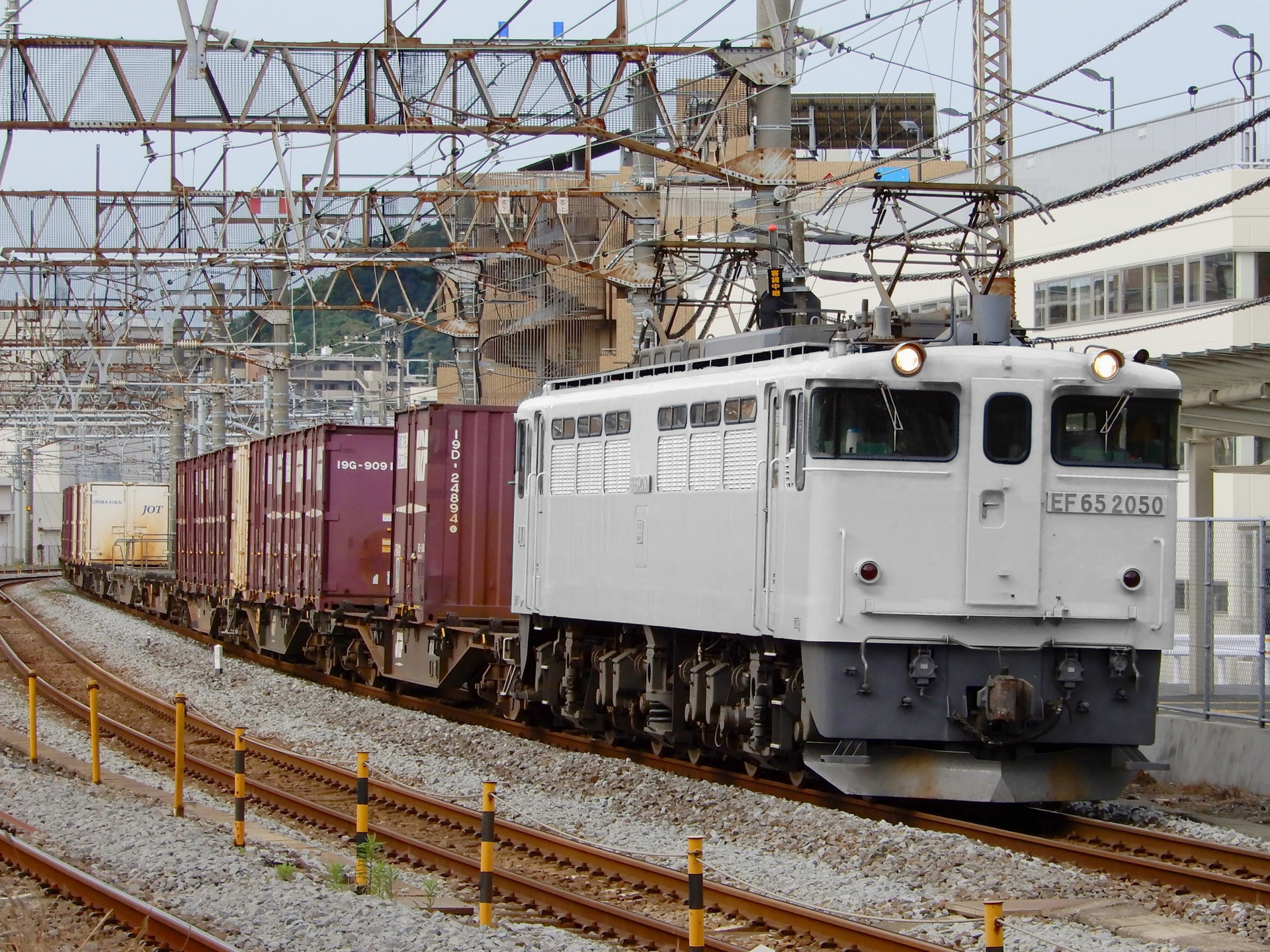 JR貨物 EF65形の色変え用素体