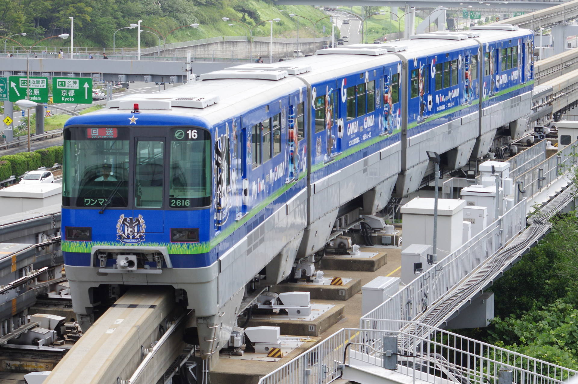 2000系16編成「ガンバ大阪号」回送