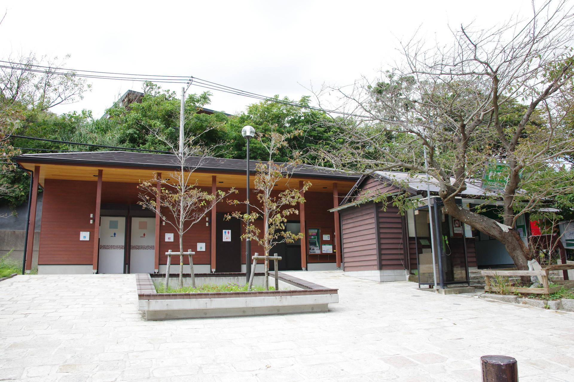 新駅舎と駅前広場