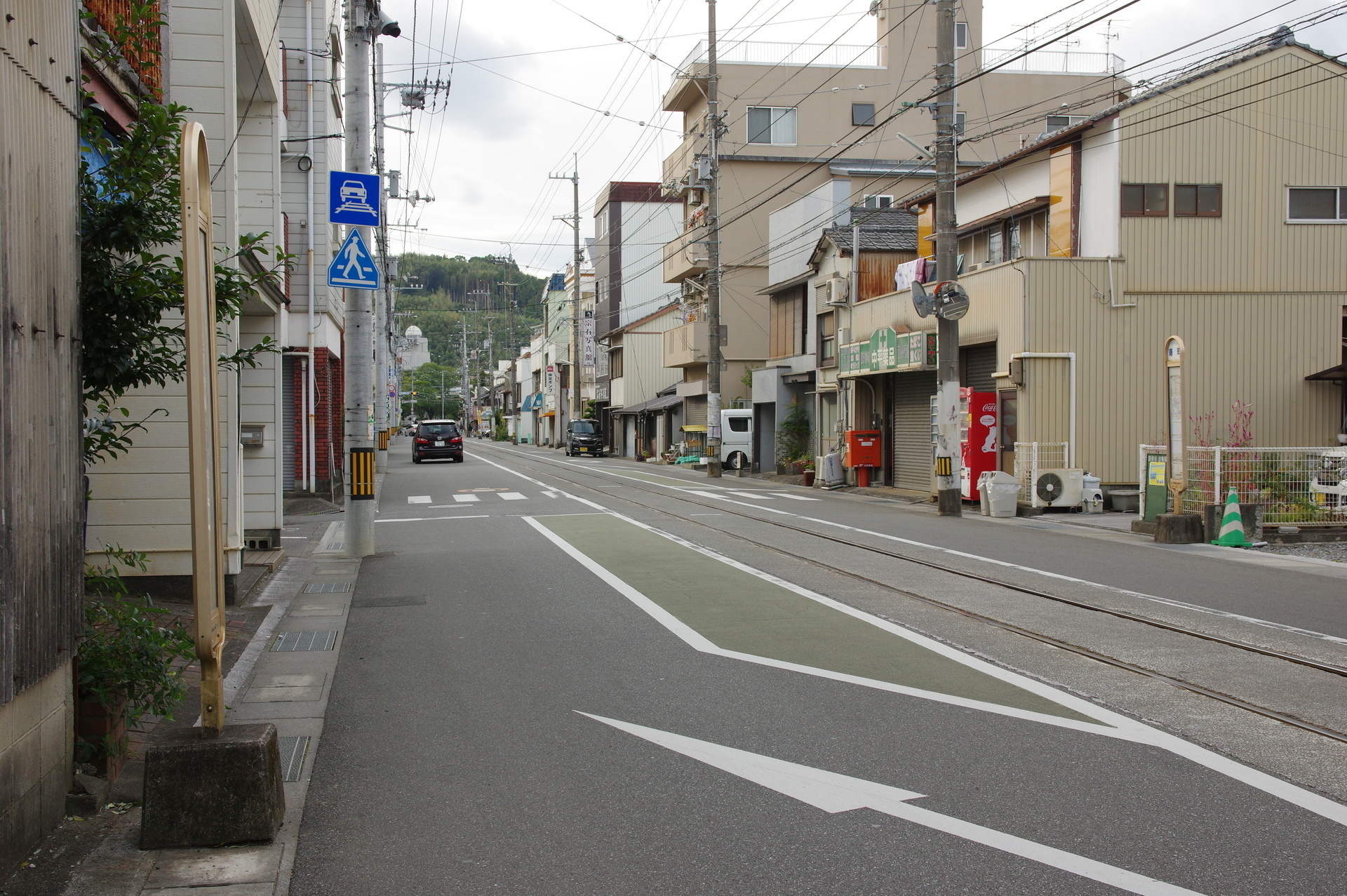 曙町駅ののりば全景とバス停